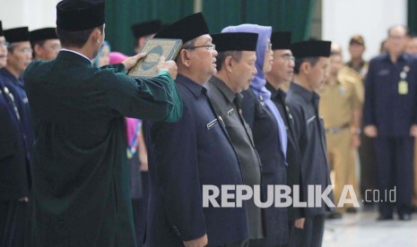 Pengucapan sumpah jabatan Pegawai Negeri Sipil (PNS) eselon 2,3, dan 4  (Ilustrasi).