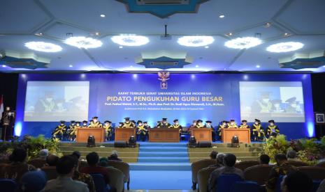 Pengukuhan dua guru besar UII di Kampus Terpadu UII, Sleman.