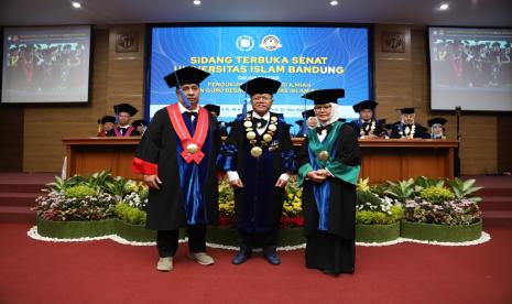 Pengukuhan dua guru besar Unisba