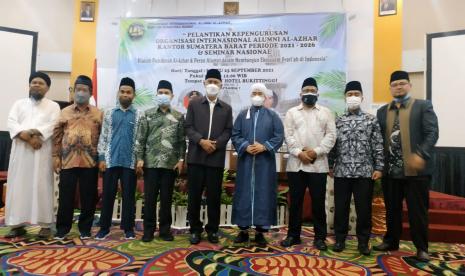 Pengukuhan OIAA Sumbar, Alumni Al-Azhar Bahas Isu Keumatan