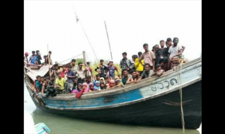 Pengungsi Rohingnya yang tiba di Biureun, Aceh Jumat (20/4) 