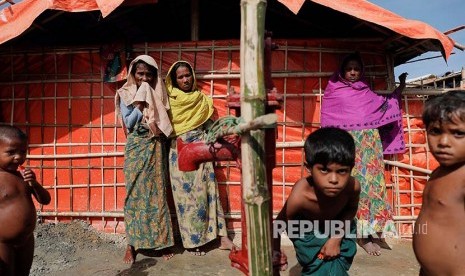 Pengungsi Rohingya di kamp pengungsi Balikhali yang disiapkan khusus untuk janda dan anak yatim, Cox's Bazaar, Bangladesh.