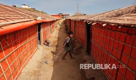 Pengungsi Rohingya di kamp pengungsi Balikhali yang disiapkan khusus untuk janda dan anak yatim, Cox's Bazaar, Bangladesh.