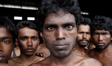 Pengungsi Rohingya terdampar di Pelabuhan Kuala Langsa, Aceh.