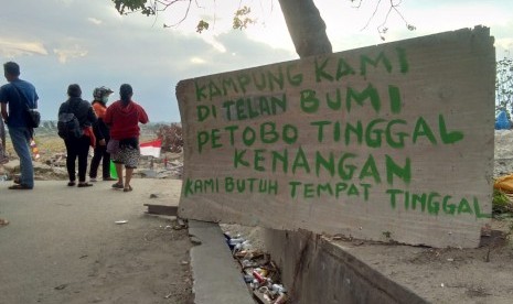 Pengungsi terdampak bencana di Kabupaten Sigi masih membutuhkan sekitar 10 ribu hunian sementara. 