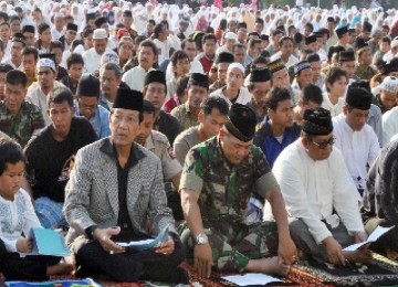 Pengungsi Merapi shalat Idul Adha bersama Sultan Hamengkubuwono X