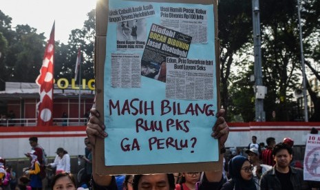 Pengunjuk rasa yang tergabung dalam Gerakan Masyarakat Sahkan RUU Penghapusan Kekerasan Seksual (GEMAS Sahkan RUU P-KS ) melakukan aksi saat Hari Bebas Berkendaraan di kawasan Bundaran HI, Jakarta, Ahad (28/7/2019).