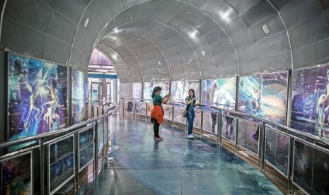 Ratusan Pengunjung Padati Planetarium Saksikan Gerhana. Pengunjung beraktivitas di ruang pameran di Planetarium, kompleks Taman Ismail Marzuki, Jakarta (ilustrasi).