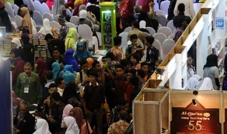  Pengunjung Islamic Book Fair 2014 di Istora Senayan, Jakarta.