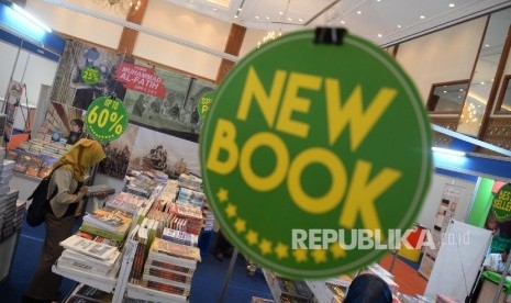 Visitor at the Indonesia International Book Fair (IIBF) 2016 at JCC Senayan, Jakarta, Wednesday (9/28). 