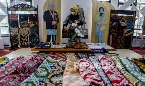 Kota Bandung Pamerkan Batik Raksasa Berukuran 450 Meter (ilustrasi).