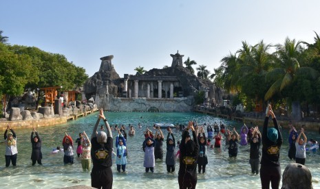 Pengunjung berada di Atlantis Water Adventure Ancol (ilustrasi). Salah satu pengunjung Atlantis direkam diam-diam oleh salah satu karyawan mitra restoran di Atlantis ketika sedang mandi.