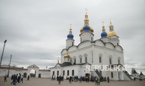 Pengunjung menikmati suasana kota tua Tobolks kawasan Siberia, Rusia. Rusia berencana mempermudah skema pengajuan visa bagi wisatawan Indonesia. Ilustrasi.