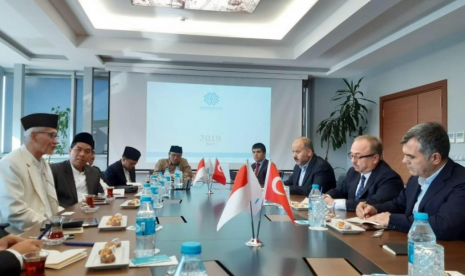 Pengurus Besar Nahdlatul Ulama (PBNU) mengadakan pertemuan dengan pemerintahan Turki di Ankara, Turki, untuk membahas kerja sama di bidang dakwah dan pendidikan. 