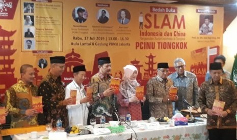 Pengurus Cabang Istimewa Nahdlatul Ulama (PCINU) Tiongkok menggelar bedah buku Islam Indonesia dan China: Pergumulan Santri Indonesia di Tiongkok di Gedung PBNU, Jakarta Pusat, Rabu (17/7). 