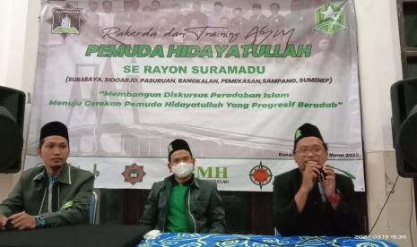 Pengurus Daerah Pemuda Hidayatullah (Pemhida) Rayon Surabaya-Madura (Suramadu) menggelar rakerda dan training Amazing Youth Motivation (AYM) di Aula Pesantren Tahfidz Ibnu Sabil Darul Hijrah Bangkalan, Madura, 19-20 Maret 2022. 