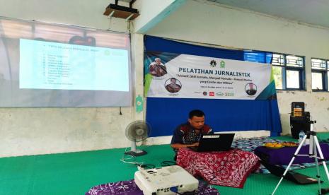 Pengurus Daerah Pemuda Hidayatullah Tegal  menggelar pelatihan jurnalistik dengan sistem hybrid di aula Pesantren Hidayatullah Tegal, Jawa Tengah,  Sabtu   (31/7).