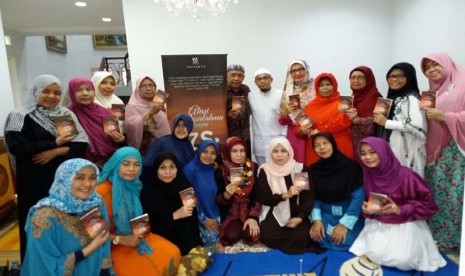 Pengurus dan anggota  Majelis Ta'lim Darun Nadwah Bumi Serpong Damai (BSD), Tangerang Selatan.