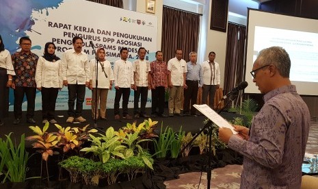 Pengurus DPP Asosiasi SPAMS Perdesaan periode 2018 – 2023 dikukuhkan oleh Pelaksana Tugas Direktur Jenderal Cipta Karya (DJCK) Kementerian Pekerjaan Umum dan Perumahan Rakyat (PUPR), Sri Hartoyo.  