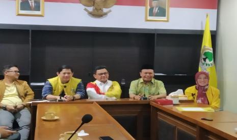 Pengurus Golkar Jabar memberikan penjelasan tentang HUT Golkar di Jabar, akan dipusatkan di Lapangan Gasibu. 