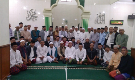 Pengurus Majelis Ulama Indonesia (MUI) Kecamatan Cipayung menggelar acara Silaturahmi Shubuh. Wal Kota Depok Mohammad Idris mengapresiasi kegiatan silaturahmi Shubuh ini. 