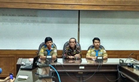 Pengurus Mapala UII memberikan keterangan pers di Kampus UII Jalan Cik Ditiro, Yogyakarta, Jumat (27/1) terkait meninggalnya tiga peserta Diksar The Great Camping (TGC) Mapala Unisi 2017.