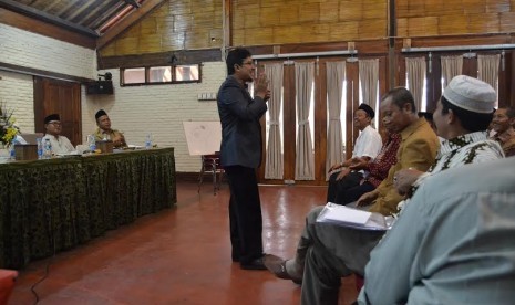 Pengurus masjid dan musola di kota Tangerang Selatan mengikuti pelatihan instruktur berbasis SET,