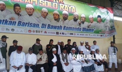 Pengurus Persaudaraan Alumni 212 di tabligh akbar umat muslim Solo Raya.