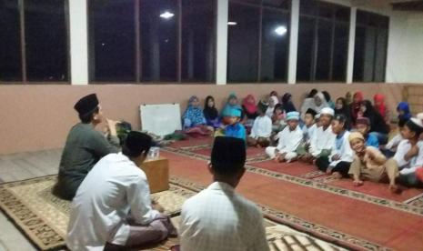 Pemberian Tunjangan untuk Guru Pesantren Dinilai Positif