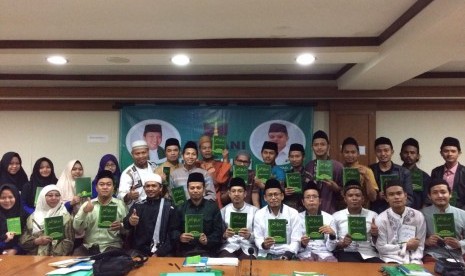  Pengurus Pusat Majelis Dakwah dan Pendidikan Islam (PP Madani) menggelar pelatihan cara cepat membaca kitab kuning di Pondok Pesantren Al-Hikam, Depok, Sabtu (9/6).