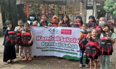 Pengurus Pusat (PP) NU Care-LAZISNU bekerja sama dengan PT Matahari Putra Prima Tbk (MPPA) mendistribusikan bantuan perlengkapan sekolah (school kits) kepada para siswa yang berada di wilayah Jabodetabek.