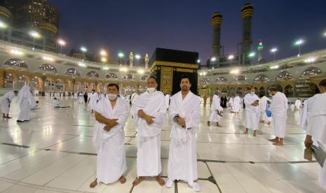 Setelah Karantina, Jamaah Asing Mulai Menunaikan Umroh. Pengusaha H Syamsuddin Andi Arsyad yang merupakan pemilik pabrik gula di Bombana, Sulawesi Tenggara, melaksanakan ibadah umrah di tanah suci Makkah, Arab Saudi.