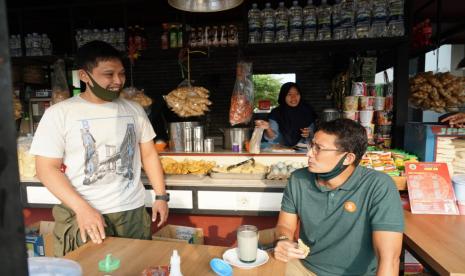 Pengusaha nasional Sandiaga Salahuddin Uno di rest area Tol Jakarta-Merak, Banten, Kamis (6/8).