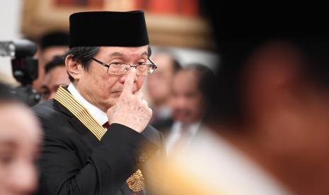 Pengusaha Prajogo Pangestu memberi bantuan peralatan medis senilai Rp 30 miliar untuk membantu tenaga kesehatan memerangi Covid-19.