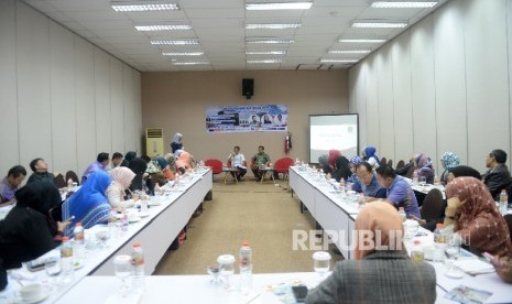 Para pengusaha travel umrah menghadiri silaturahim bulanan yang diadakan Indonesian Islamic Travel Communication Forum (IITCF)  di Jakarta, Sabtu (11/2). Silaturahim tersebut antara lain diisi talk show mengenai fenomena umrah murah.