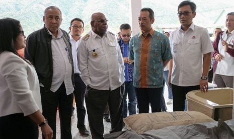 Peninjauan kesiapan toko pengecer semen di Kabupaten Puncak Jaya, Papua.