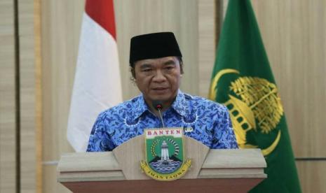 Penjabat Gubernur Banten Al Muktabar.Badan Pusat Statistik (BPS) Provinsi Banten mencatat adanya penurunan angka kemiskinan di Provinsi Banten pada 2022. Menanggapi hal itu, Pemerintah Provinsi Banten mengatakan terus mendorong peran pelaku industri untuk dapat semakin menekan angka kemiskinan di Banten. 