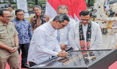 Penjabat (Pj) Gubernur DKI Jakarta Heru Budi Hartono meresmikan Jembatan Penyeberangan Orang (JPO) Southgate-Tanjung Barat.