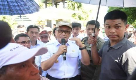 Penjabat (Pj) Gubernur Sulbar, Prof Zudan Arif Fakrulloh berdialog dengan masyarakat.