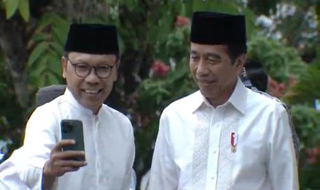 Penjabat (Pj) Wali Kota (Walkot) Yogyakarta, Singgih Raharjo melaksanakan shalat Idul Adha bersama Presiden Joko Widodo (Jokowi) di Gedung Agung atau Istana Negara Yogyakarta, Kamis (29/6/2023).