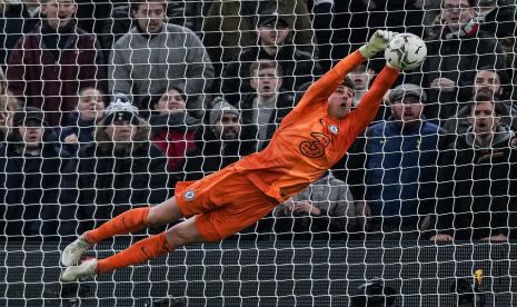 Penjaga gawang Chelsea Kepa Arrizabalaga saat pertandingan leg kedua semifinal Piala Liga Inggris antara Tottenham Hotspur dan Chelsea di Stadion Tottenham Hotspur di London, Rabu, 12 Januari 2022. 