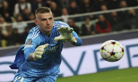 Penjaga gawang Real Madrid, Andriy Lunin.