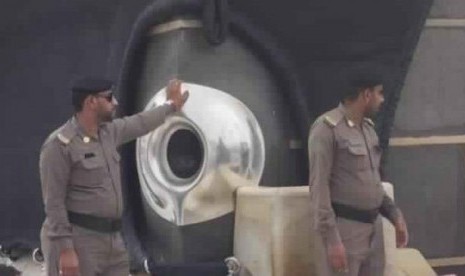  Beberapa Peristiwa Bongkar Pasang Batu Hajar Aswad. Foto ilustrasi: Penjaga Hajar al-Aswad 