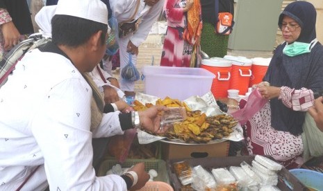 Penjaja makanan Indonesia melayani jamaah haji