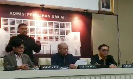 Seluruh komisioner KPU RI dijadwalkan diperiksa terkait dugaan kebocoran data pemilih di sidang DKPP, Rabu (28/2/2024) hari ini.