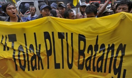 Residents stage a protest to reject coal-fired steam power plant (PLTU) project in Batang, Central Java. 