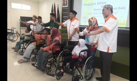 Pentasarufan kursi roda yang dilakukan Lazismu RS PKU Muhammadiyah  Yogyakarta dan Lazismu RS PKU Muhammadiyah Gamping kepada 51 warga  disabilitas penerima manfaat di Auditorium RS PKU Muhammadiyah Gamping,  Senin (23/12).