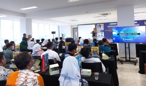 Pentingnya membangun citra yang baik, menjadi salah satu alasan Kampus Digital Bisnis Universitas Nusa Mandiri (UNM) menggelar Seminar Digital Bisnis. Bertemakan Pemanfaatan Artificial Intellegence (AI) untuk Membangun Citra Sekolah & Bisnis Digital, seminar tersebut telah sukses berlangsung di Aula Rektorat Universitas Nusa Mandiri kampus Jatiwaringin, pada Kamis (26/10/2023).