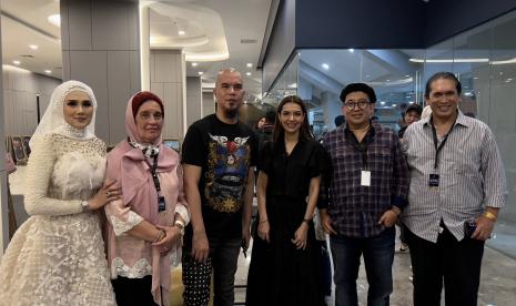 Pentolan Dewa 19 Ahmad Dhani usai konser berfoto bersama Fadli Zon dan Najwa Shihab.