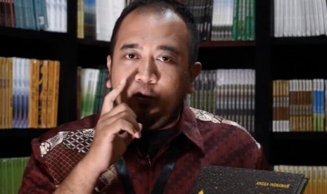 Penulis buku Napak Tilas Jalan Daendels, Angga Indrawan